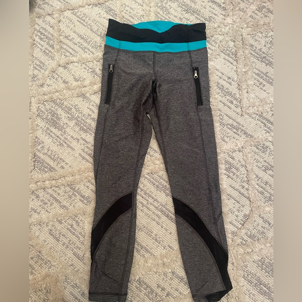 Lululemon 7/8 tights side 4 heathered gray